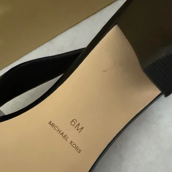 MICHAEL MICHAEL KORS
Electra Leather Slingback Pump Size 6 NEW - Picture 5 of 6